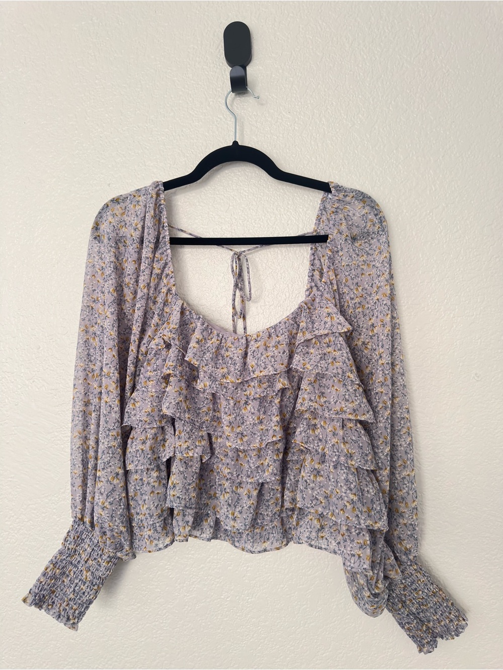 ASTR The Label Tiered Ruffle Blouse Top Size Large